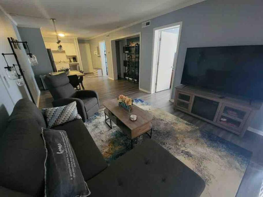 2022 Renovated 2-Bdrm Cozy, Lovely Condo W/Parking! Hilton Head Island Exterior foto